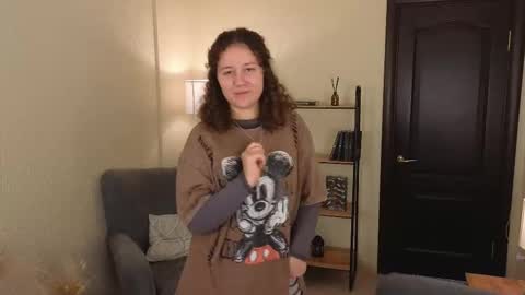 Lola online show from October 16, 2025, 1:12 pm