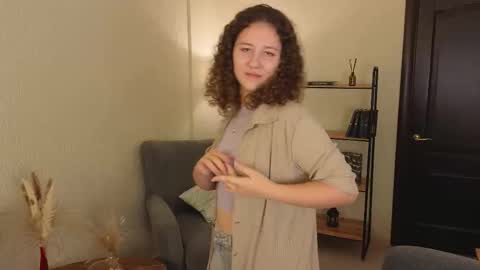 Lola online show from October 18, 2025, 2:07 pm
