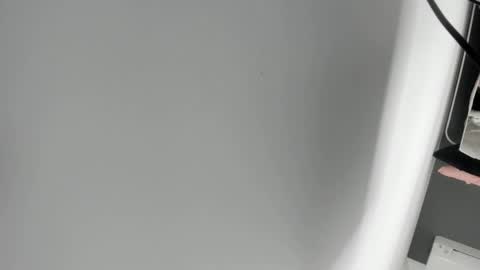 Ivy online show from April 18, 2026, 3:21 am