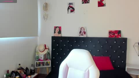 Mia  online show from January 19, 2025, 12:28 pm