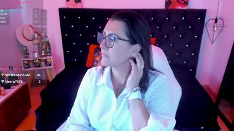 Mia  online show from January 29, 2025, 6:18 pm