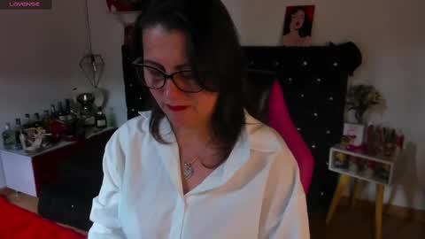 Mia  online show from February 19, 2025, 2:23 pm
