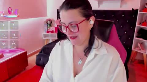 Mia  online show from September 26, 2025, 2:10 pm