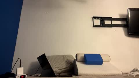 Jewbb online show from February 17, 2026, 4:53 am