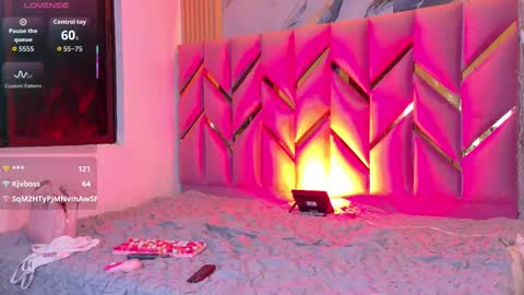 Snapshot of daddyissuesss_ chatting on October 2, 2025, 7:43 pm JAZMIN online show from October 2, 2025, 7:43 pm