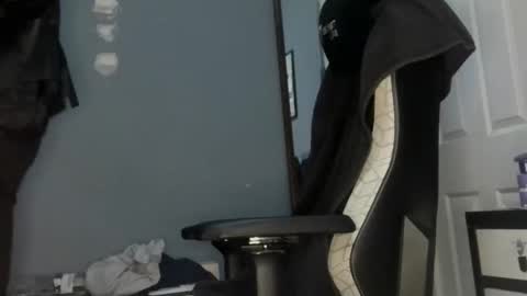 Snapshot of daddyl0nglegz93 chatting on November 9, 2025, 2:10 am Cinnam0nRod online show from November 9, 2025, 2:10 am