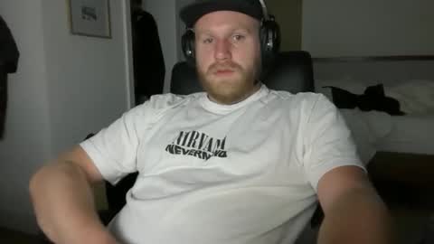 Snapshot of daddypaty26 chatting on November 9, 2025, 9:18 am daddypaty26 online show from November 9, 2025, 9:18 am