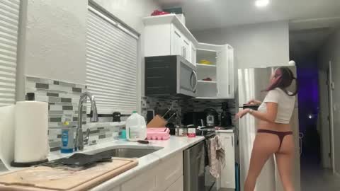 Snapshot of daddyslittlemiss chatting on February 12, 2025, 11:07 am daddyslittlemiss online show from February 12, 2025, 11:07 am