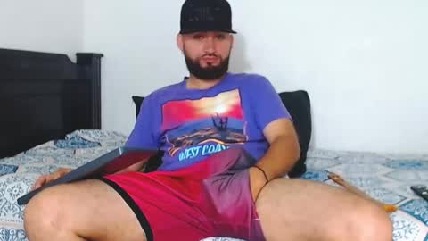 Snapshot of daddytronks17 chatting on January 16, 2025, 2:51 am daddytronks17 online show from January 16, 2025, 2:51 am