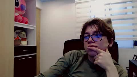 dae_lune online show from February 19, 2026, 8:49 pm