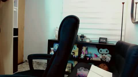 dae_lune online show from March 18, 2026, 4:37 am