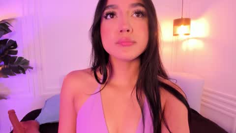 dafne_hillss online show from February 26, 2026, 11:42 am