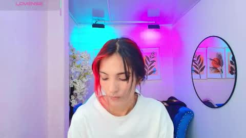 dafne huges online show from November 5, 2025, 7:14 pm