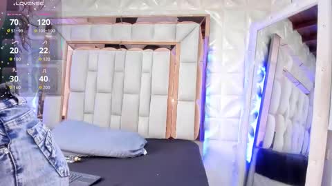 Dafnee online show from December 19, 2025, 12:23 pm