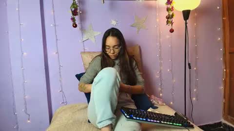 dafnemel online show from December 22, 2025, 6:38 pm