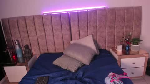 dahlia_rossee online show from April 24, 2026, 8:00 pm