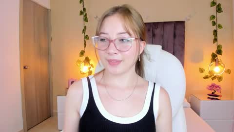 Dahlia online show from September 27, 2025, 8:47 pm