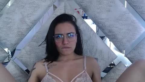 daila_ online show from December 11, 2024, 5:26 pm