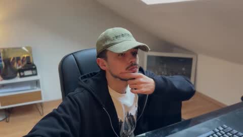 Daimon  online show from November 4, 2025, 1:32 pm