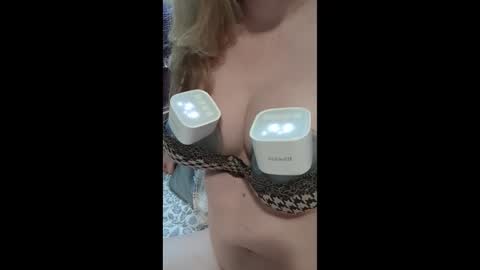 Mx Mommy Moo online show from December 3, 2025, 4:49 pm