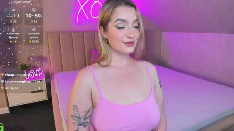 Viickie online show from June 3, 2026, 2:33 pm