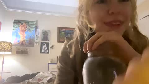 DaisyB3 online show from January 10, 2025, 7:35 am