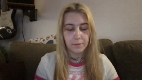 daisymynx online show from March 30, 2026, 8:37 am