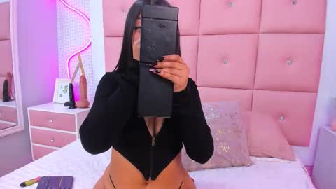 Mariana online show from November 12, 2025, 11:54 am