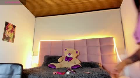 dakota_ds online show from December 6, 2024, 2:13 am