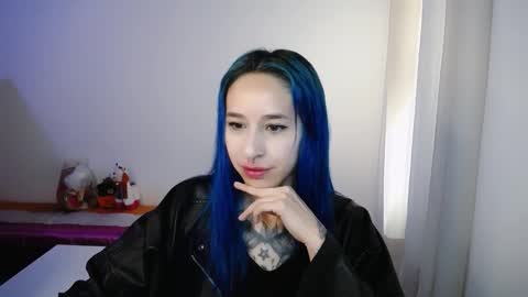 Maca online show from December 2, 2025, 3:29 pm