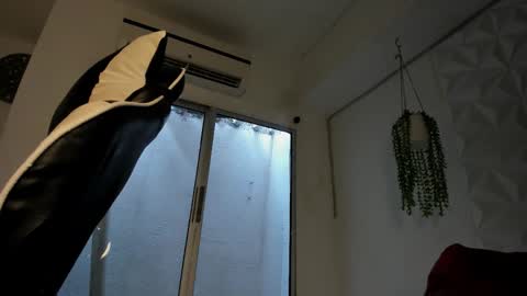 dakota_x18 online show from September 23, 2025, 7:39 pm