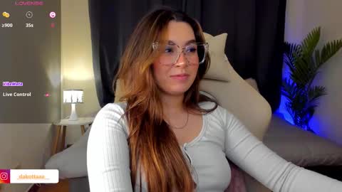 dakottaa__ online show from October 10, 2025, 11:04 pm