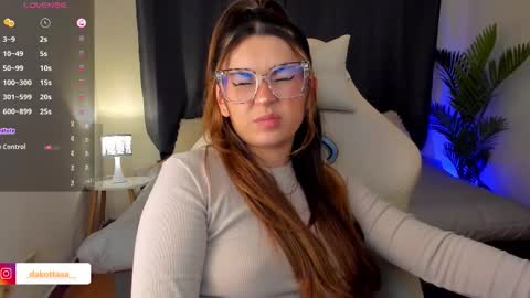 dakottaa__ online show from October 22, 2025, 11:48 pm