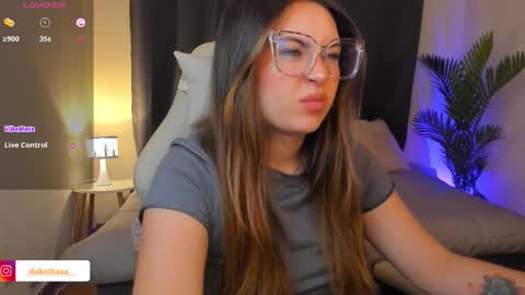 dakottaa__ online show from February 10, 2026, 12:15 am