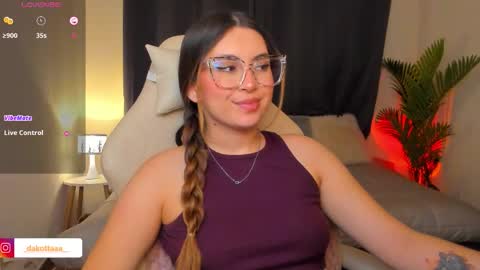 dakottaa__ online show from February 17, 2026, 11:44 pm