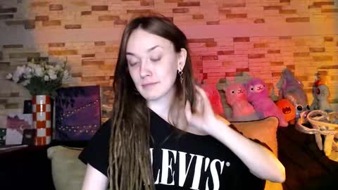 Dalia  online show from September 26, 2025, 5:17 pm