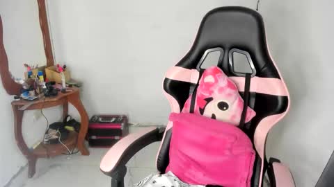 Dalia April online show from March 15, 2026, 4:13 pm