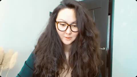 Snapshot of dalidayes chatting on November 4, 2025, 5:28 am Dali online show from November 4, 2025, 5:28 am