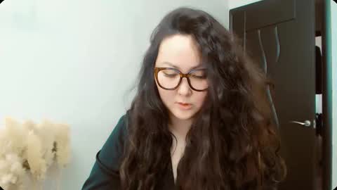 Snapshot of dalidayes chatting on December 2, 2025, 5:46 am Dali online show from December 2, 2025, 5:46 am