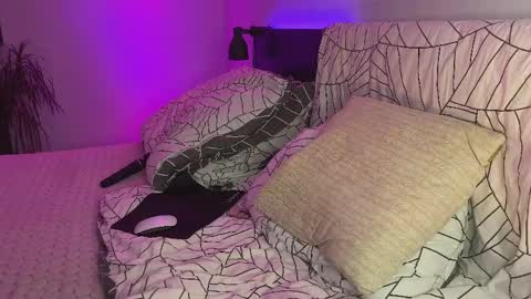 dalmatian_girl online show from April 10, 2026, 7:29 pm