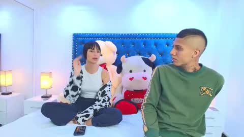 DAMIAN AND ROXANNE.  online show from September 20, 2025, 12:39 pm