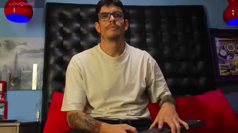 Snapshot of damian_bulls chatting on February 23, 2026, 1:08 pm ---Damian--- online show from February 23, 2026, 1:08 pm