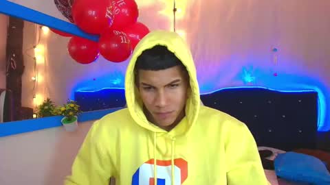Snapshot of damian_latinxxx chatting on February 14, 2025, 6:12 am Damian online show from February 14, 2025, 6:12 am
