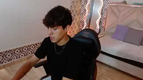 damian_tay online show from April 20, 2026, 11:35 am