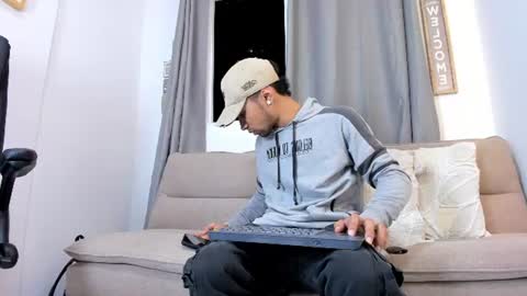 Snapshot of damianlux__ chatting on July 13, 2026, 11:29 pm Damian online show from July 13, 2026, 11:29 pm
