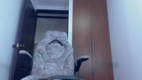 Snapshot of dammuscle chatting on May 1, 2026, 5:06 pm dammuscle online show from May 1, 2026, 5:06 pm