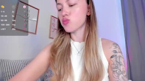 Snapshot of damn_cutie chatting on June 4, 2026, 1:28 pm Tiana online show from June 4, 2026, 1:28 pm
