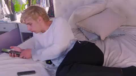 Damon online show from July 3, 2026, 7:42 pm