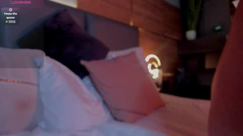 D A M O N online show from November 10, 2025, 5:45 pm