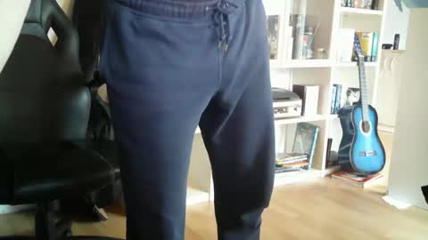 Snapshot of dan_snow24 chatting on November 24, 2025, 12:49 pm Dan Snow online show from November 24, 2025, 12:49 pm